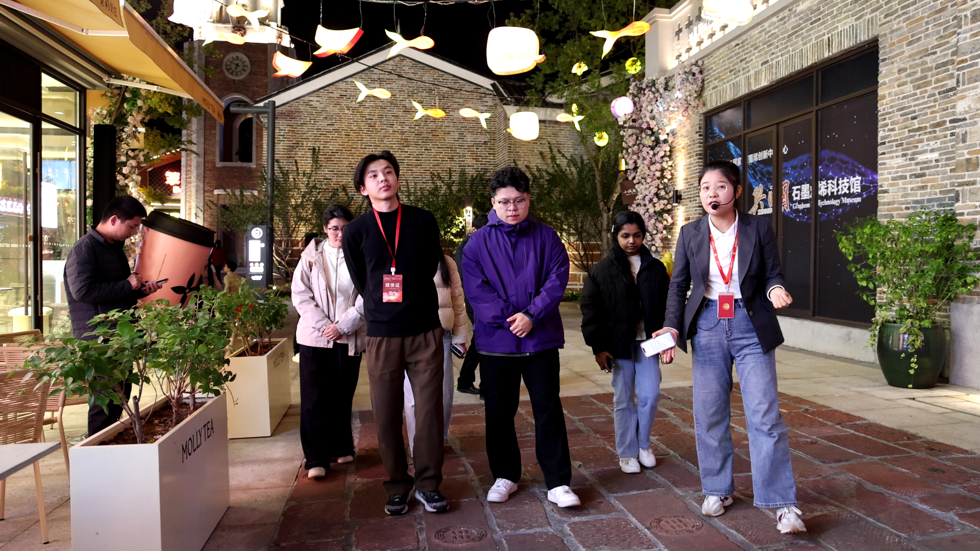 平固街里寻初心 中外青年光影解读兴国红色基因