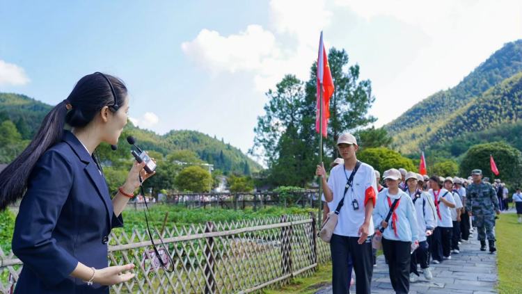 开启新学期思政第一课  井冈山千余学子踏上“我的井冈行”红色研学之旅_fororder_微信图片_20250906132545