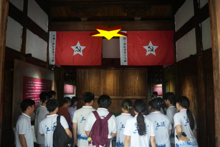 在红土地上书写青春答卷——东华理工大学创新开展“行走的思政课”_fororder_图片27