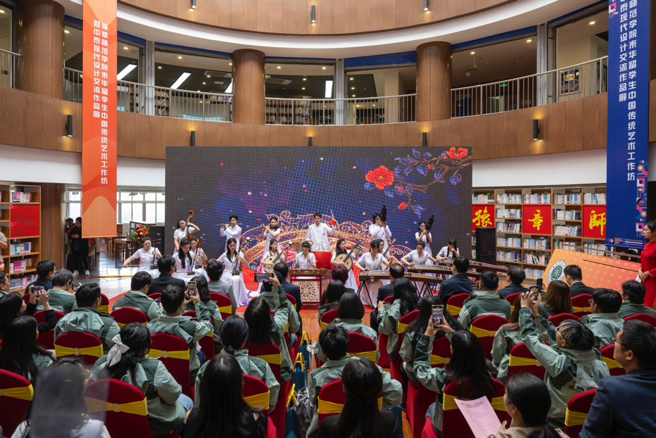 “读懂中国·走进江西”——豫章师范学院来华留学生中国传统艺术坊暨中泰现代设计交流作品展举行