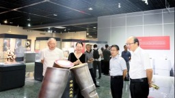 瓷映烽火照初心：抗战胜利80周年陶瓷展里的家国记忆与时代回响