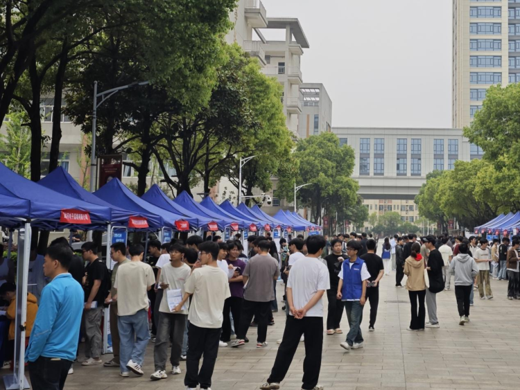 江西制造职业技术学院举办深圳市宝安区“百校千企·职爱宝安”选才活动_fororder_图片1