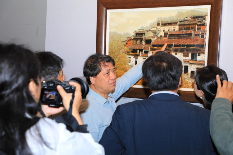 “经典传承——历届中国工艺美术大师作品回巡展”东阳站亮相_fororder_图片10