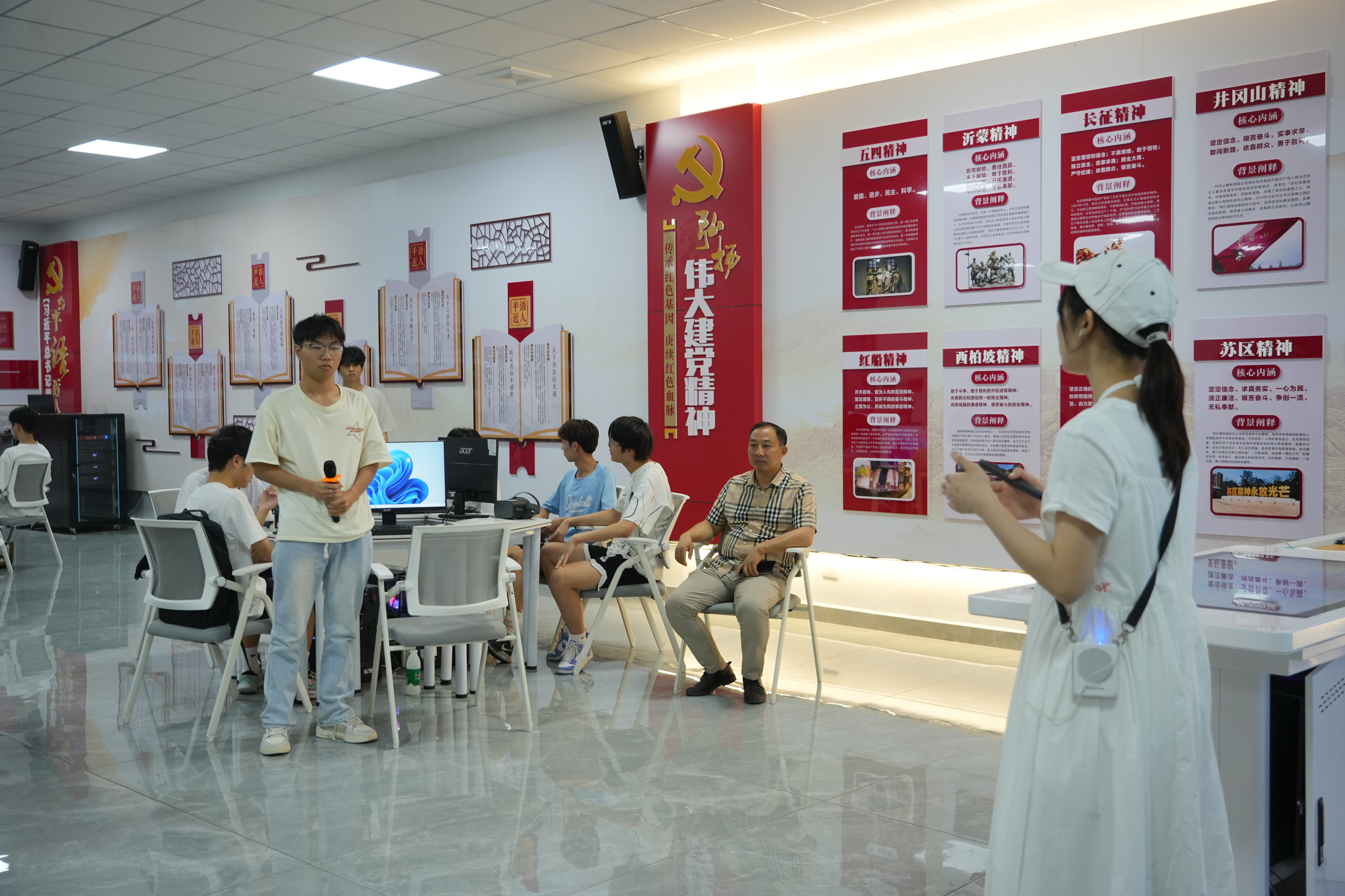 “北斗星・党建”照耀青年前行路：江西工程学院“天工夜话”赋能思政育人新生态_fororder_图片1