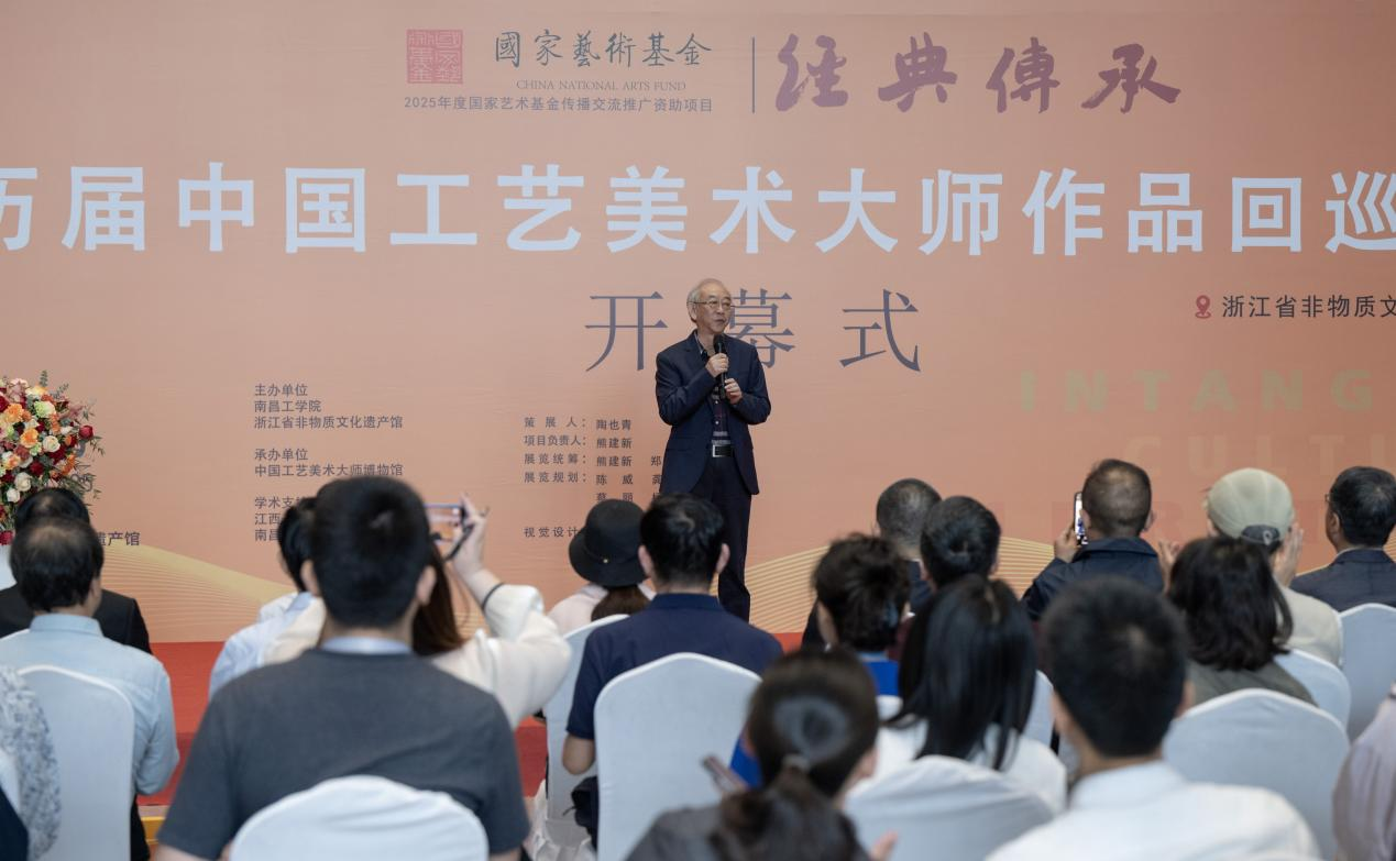 《经典传承——历届中国工艺美术大师作品回巡展》杭州站开幕_fororder_图片3
