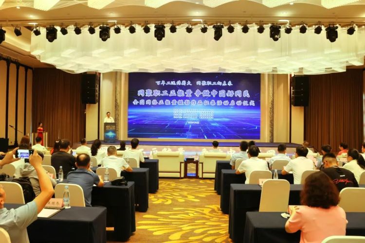 2025年全国网络正能量摄影作品征集采风活动在婺源举行