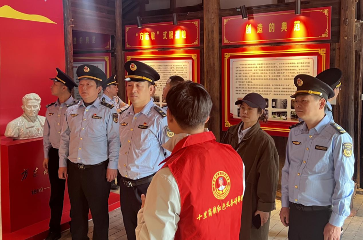 江西乐平：清明祭扫 告慰革命先烈_fororder_图片1