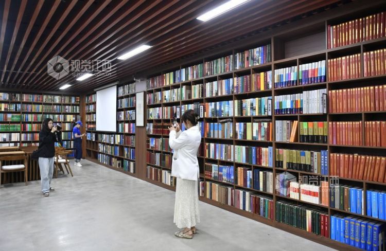 优质主播中国行江西站 走进全国最大的民办公益图书馆