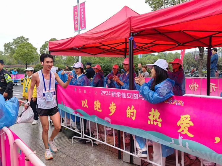 江西工程学院青年志愿者服务2024新余仙女湖马拉松赛