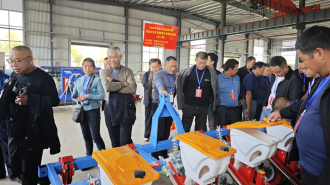 江西南昌县：持证上岗强技能 智能农机护丰收