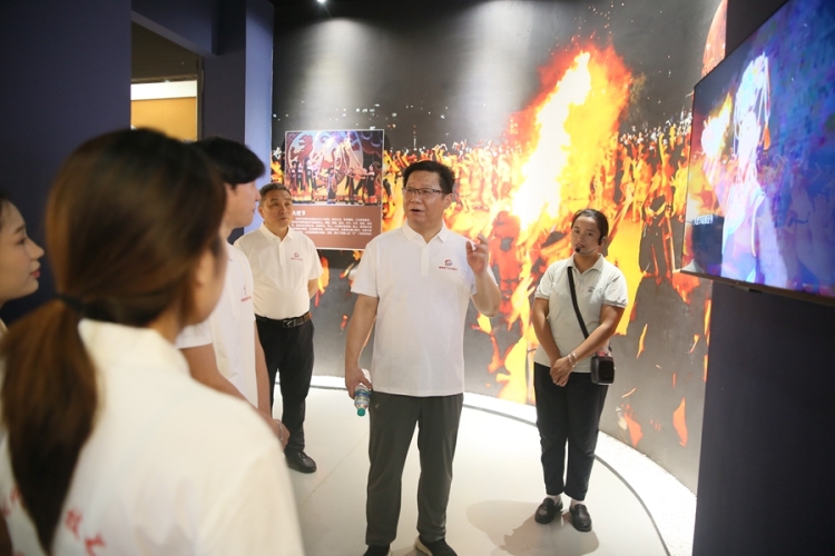 江西现代职院“同心筑梦”服务队：推普筑梦促团结 青春赋能助振兴_fororder_行走的思政课.JPG