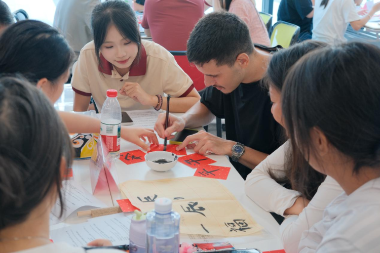 江西制造职业技术学院成功举办“SkyTalks：飞越语言与科技的桥梁”国际交流活动_fororder_图片15