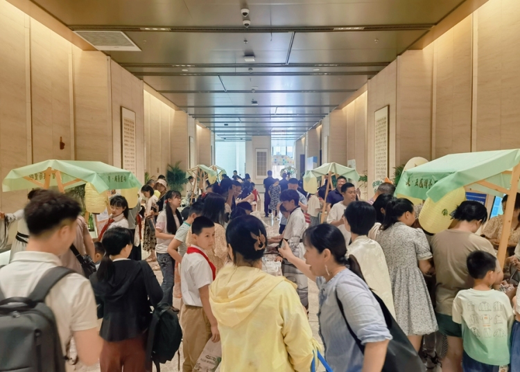 粽情端午 童梦奇遇——江西省图书馆“城市客厅唤醒计划”童梦国潮游园会欢乐启幕_fororder_微信图片_20250602161652