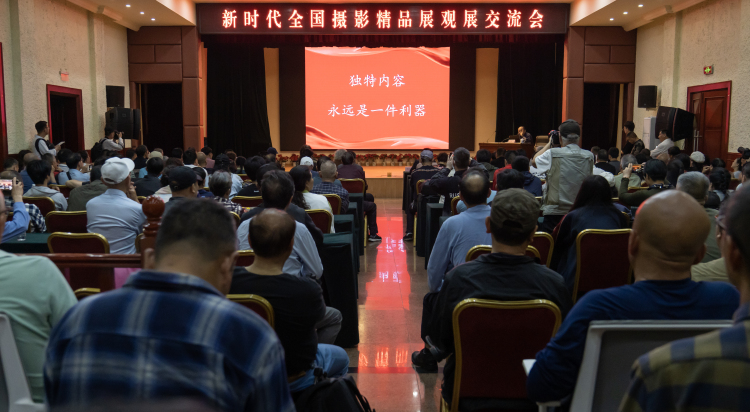 鹰潭市摄影家协会赴南昌观摩“繁花竞放”全国摄影巡展_fororder_微信图片_20250421165911