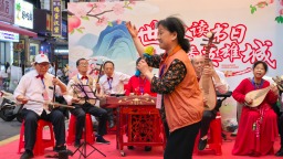 江西老艺术家以文艺展演点燃“书香英雄城”