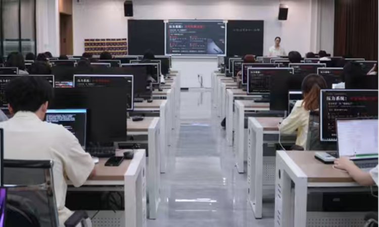 南昌工学院以AI短漫剧培训撬动毕业生高质量就业_fororder_<span class=