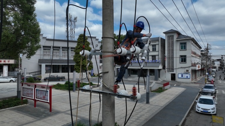 国网宜丰县供电公司：线路迁改“让道”筑牢电力根基​_fororder_微信图片_20251023104350