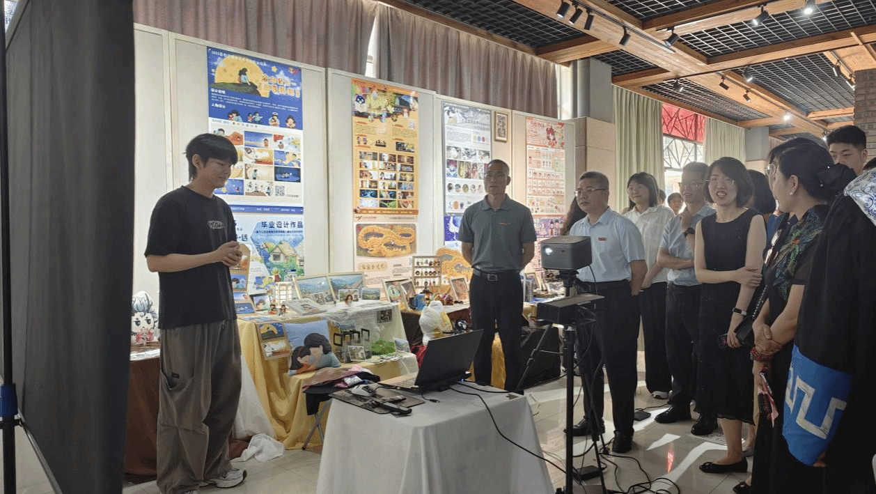 南昌工程学院举行2025届设计专业毕业作品展_fororder_图片16