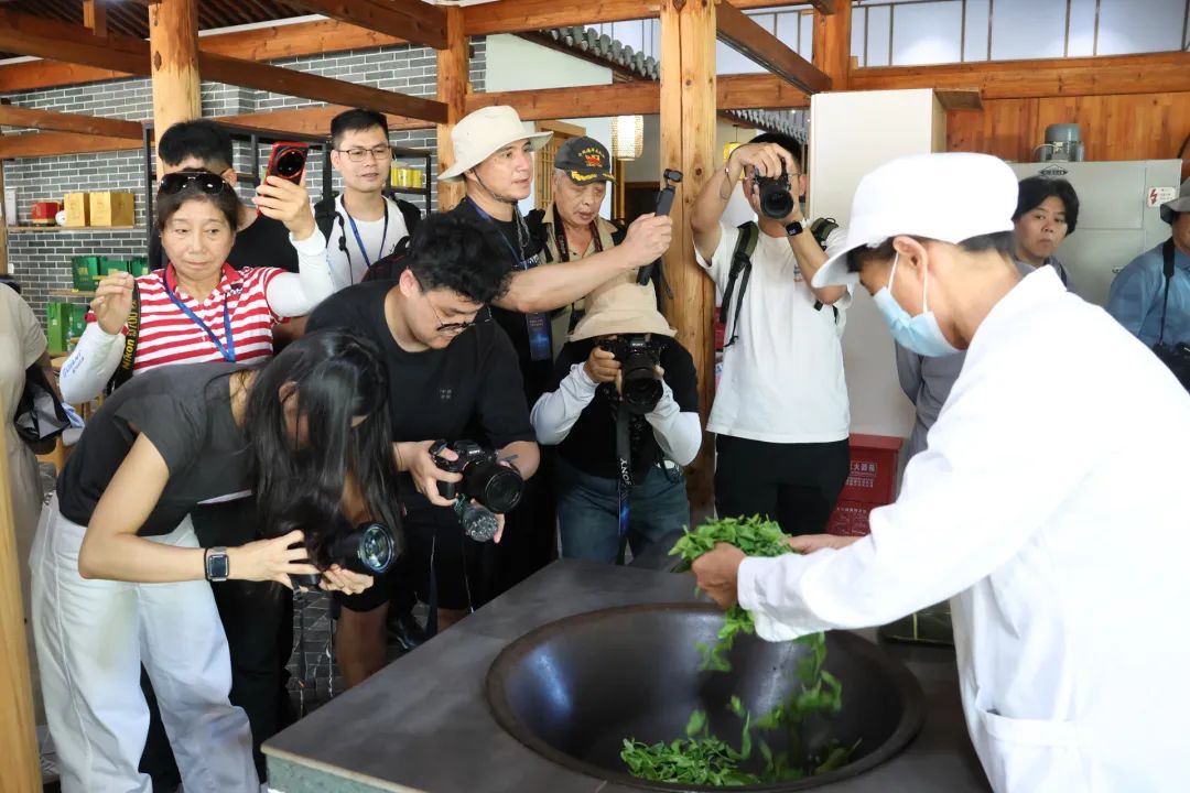 2025年全国网络正能量摄影作品征集采风活动在婺源举行