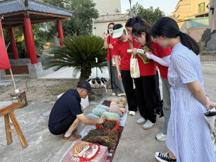 青春赋能乡村振兴 东华理工大学研究生团队到嵩湖乡开展社会实践_fororder_图片5