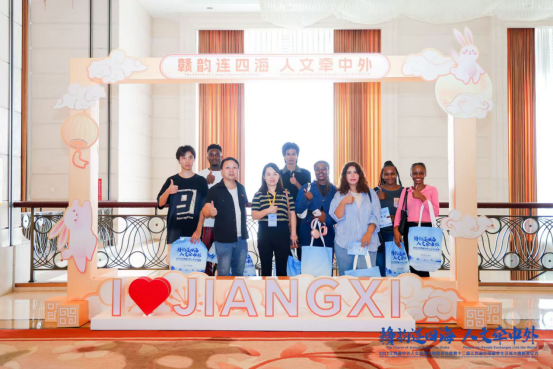 明月共此时：中外学子赣江畔迎中秋，以文会友促交流_fororder_明月共此时884
