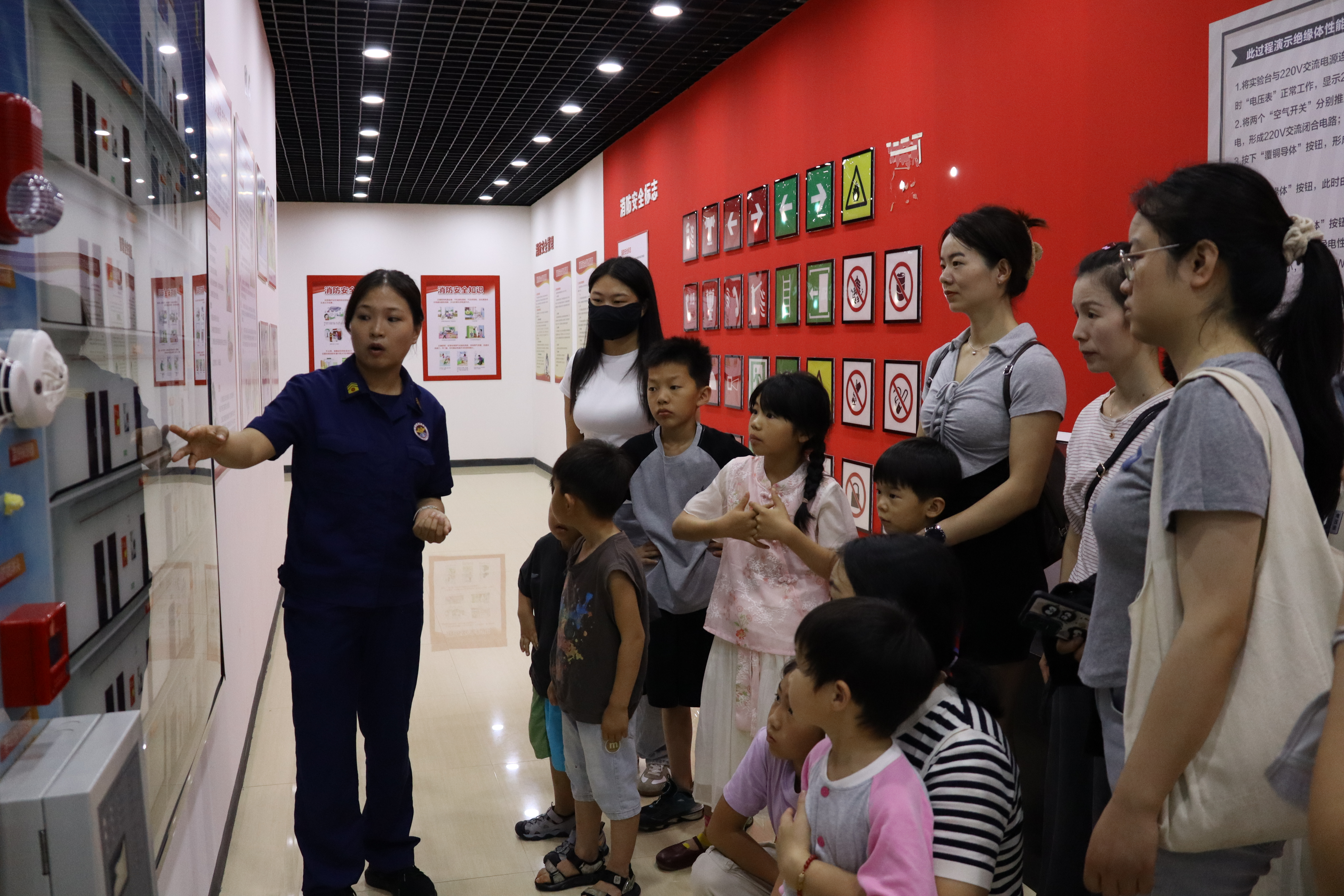 江西宁都亲子家庭走进消防科普馆接受消防知识教育_fororder_图片9