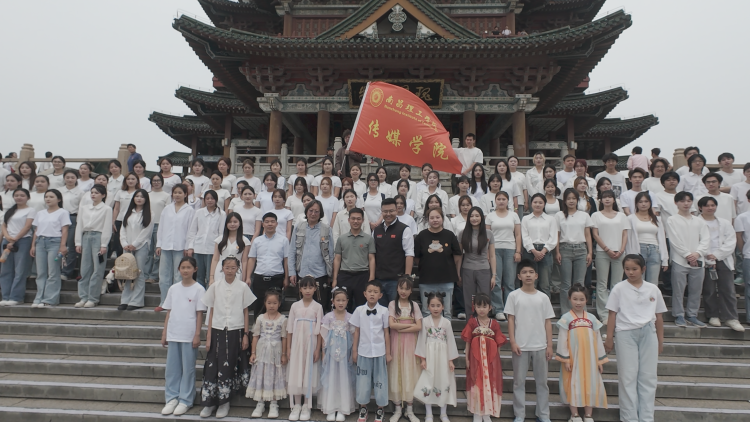 千人学子共诵千古华章 滕王阁上再续文化盛景_fororder_微信图片_20250528100732