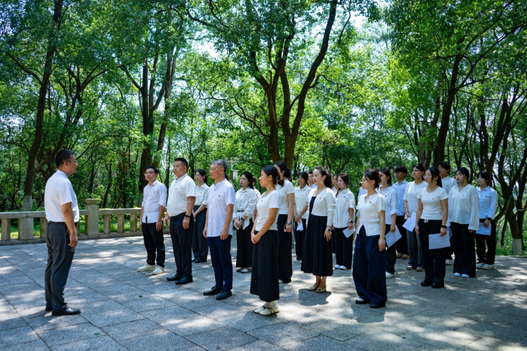 江西枫林涉外经贸职业学院党委书记杨洋带队指导暑期大思政实践活动_fororder_图片5
