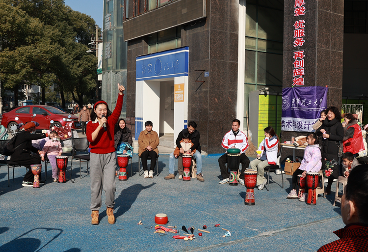 东华理工大学：美育进社区 共绘新春景