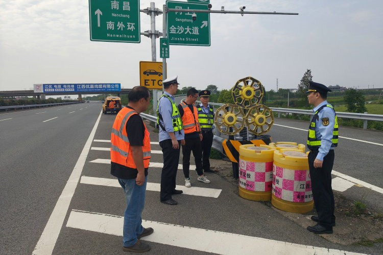 江西省交通运输执法局一支队开展“五一”节前风险隐患排查专项行动