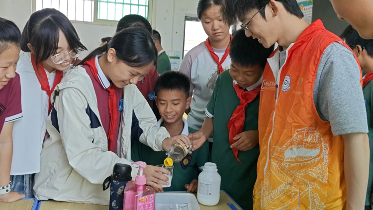 东华理工大学：核科普+跨界课堂，点亮乡村学子的科学梦想_fororder_图片2
