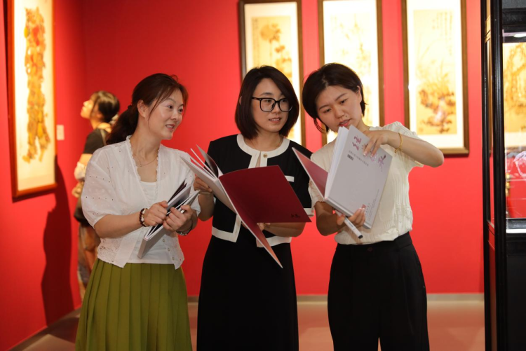 《经典传承——历届中国工艺美术大师作品回巡展》亮相北京_fororder_图片22