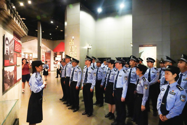 追寻足迹强信仰 警徽闪耀续荣光 “两区一县”法院司法警察大队赴江西省博物馆开展  迎“七一”主题活动_fororder_图片5