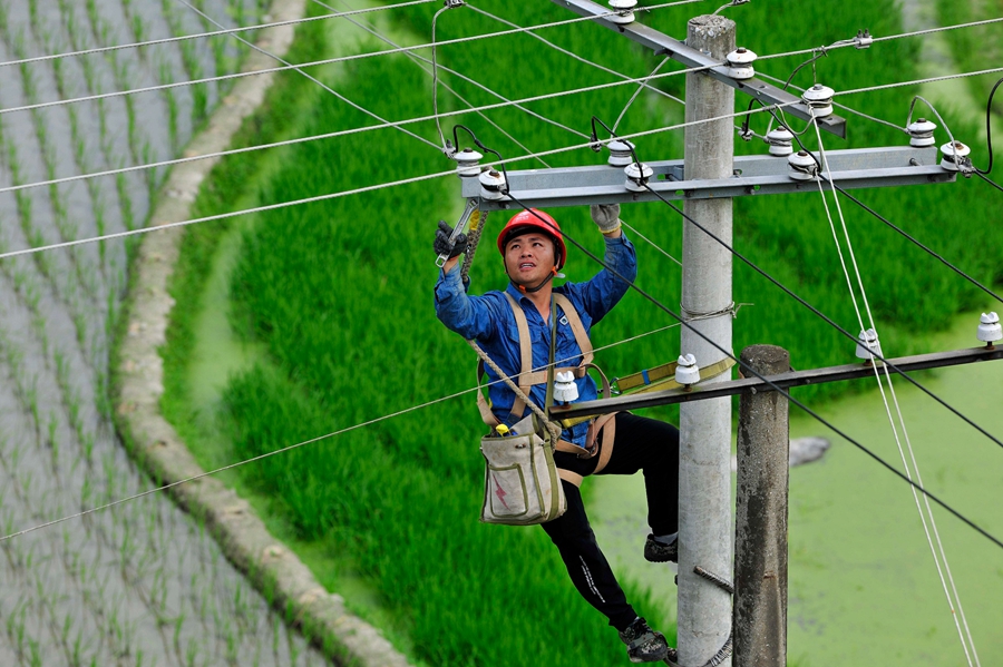 国网万载县供电公司：“电”亮新征程 服务新篇章_fororder_微信图片_20251107153214