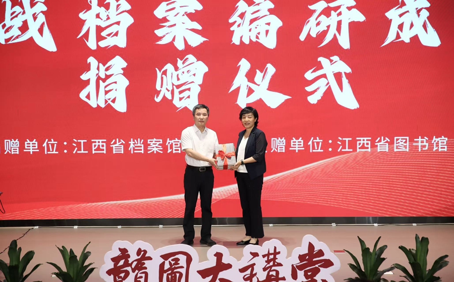 江西省图书馆举办抗战版画主题讲座 活化历史档案传承红色基因_fororder_微信图片_20250810113327