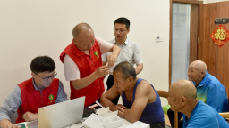 江西乐平：上门服务送温暖