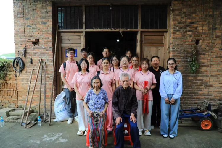 南昌工学院·中国工艺美术大师博物馆“三下乡” 社会实践团队： 触摸夏布肌理 点亮扛灯记忆_fororder_图片30