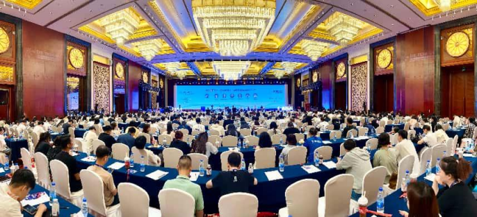 数智化助推中医药政产学研用协同发展——2025数智中医药发展大会在南昌举行