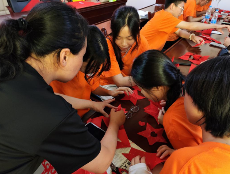 抚州幼儿师范高等专科学校三下乡团队沉浸式感悟非遗魅力_fororder_图片2