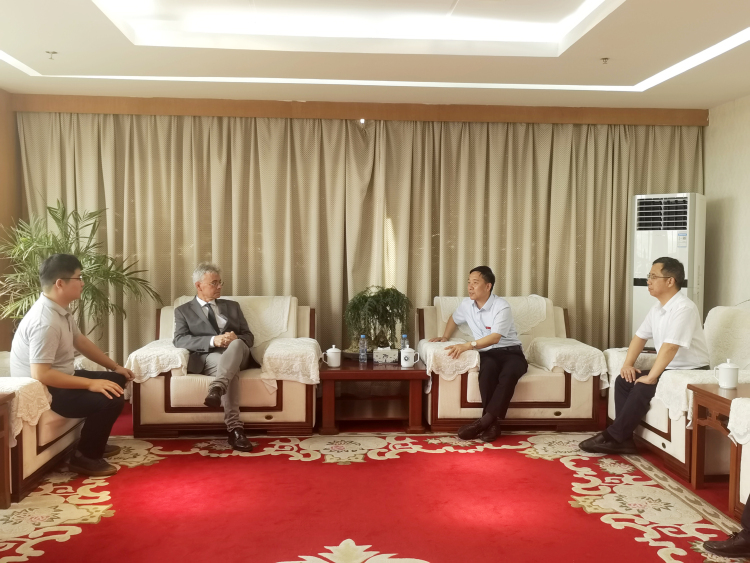 南昌航空大学党委副书记、校长卢超会见西班牙国家研究会首席科学家Tomas教授_fororder_照片