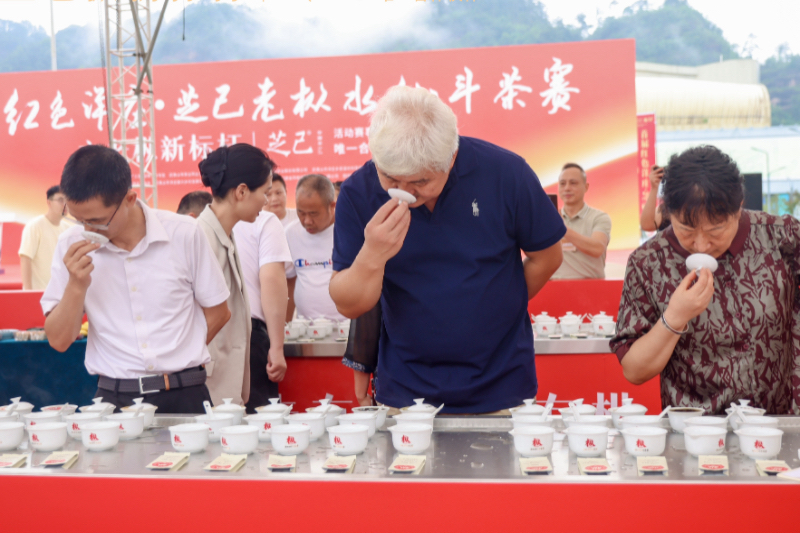 福建武夷山:摆擂“斗”茶 赋能产业提质增效