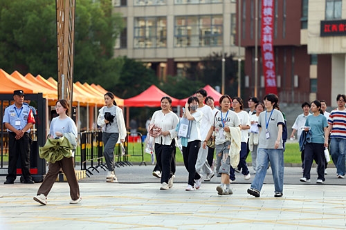 细化保障举措 集结志愿力量 江西省各地暖心护航高考