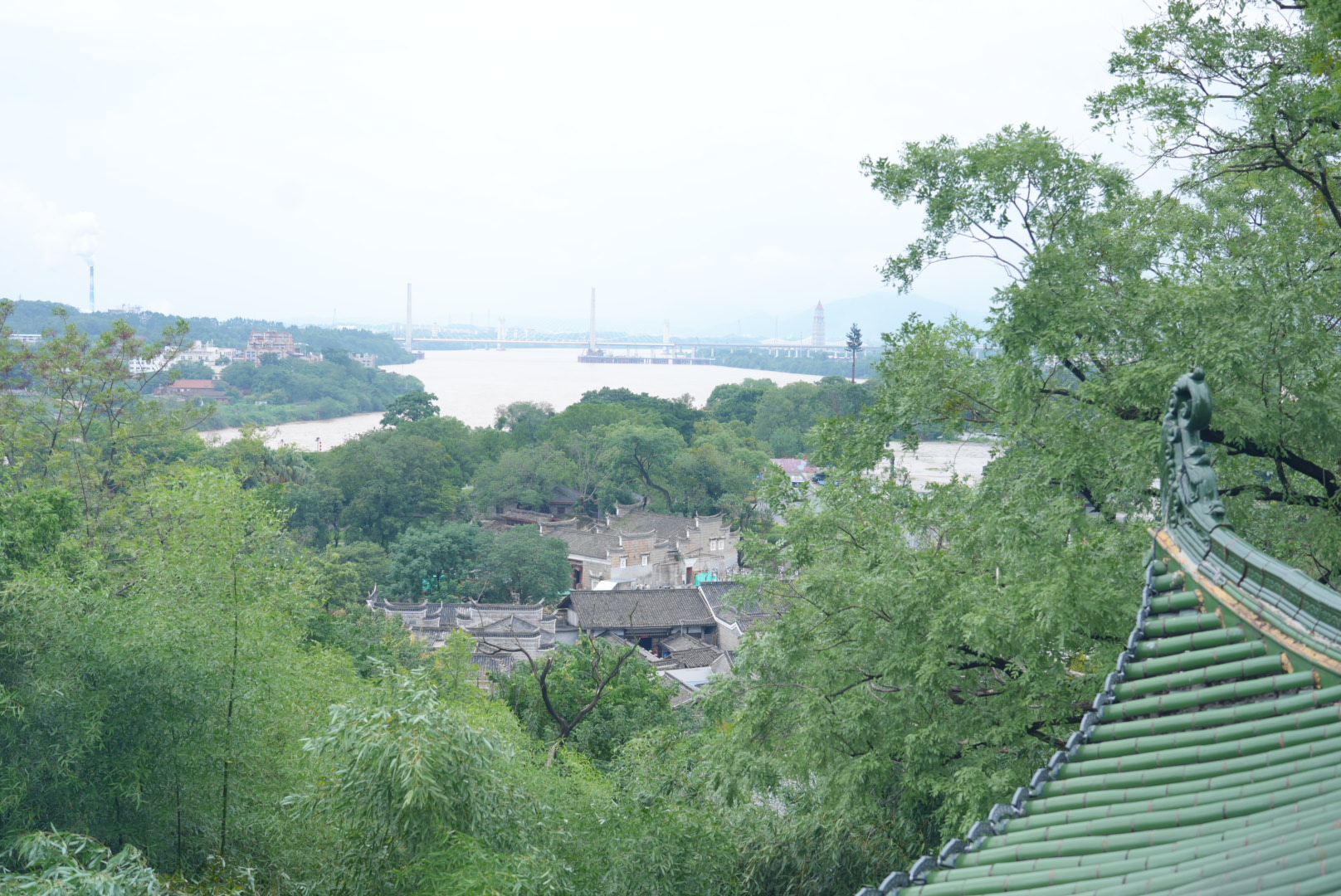 【2026打卡中国】中外网红登临郁孤台 千年词韵跨越语言隔阂