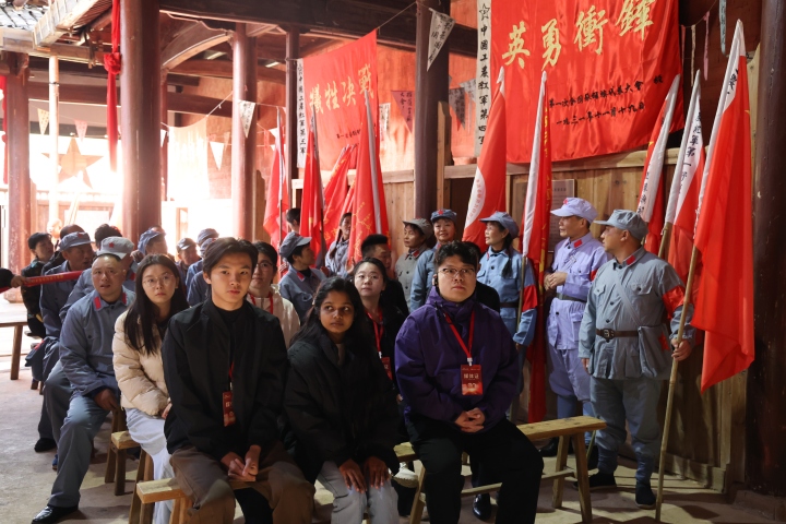 中外青年叶坪采风 开展历史与未来的青春对话