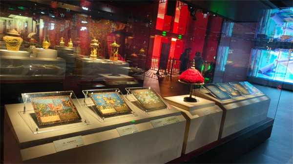 “宸宮·國潮——清宮文物中的時尚密碼與藝術迴響”展覽在瀋陽故宮博物院分館啟幕