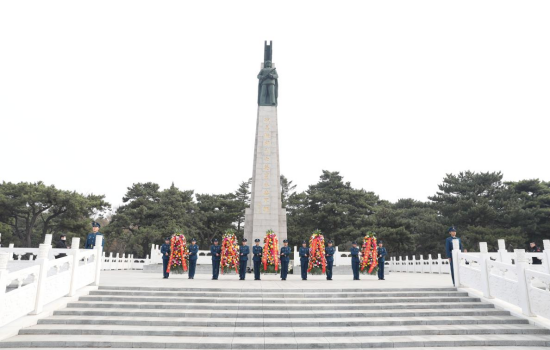 沈阳大东区举行2026年清明节烈士祭扫活动