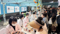 辽宁省第三届中医药文化夜市开市 众多名中医亮相把脉问诊
