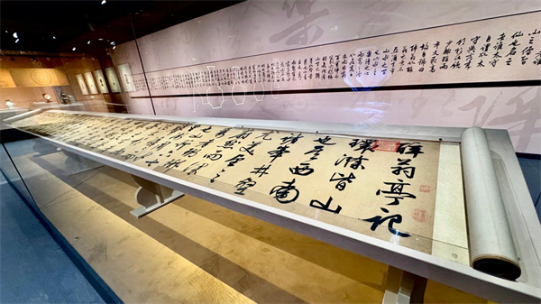 “宸宮·國潮——清宮文物中的時尚密碼與藝術迴響”展覽在瀋陽故宮博物院分館啟幕
