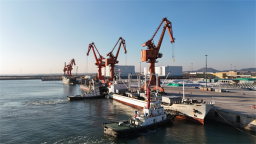 庄河市庄河港实现历史性突破 三外贸船舶首次同步靠泊