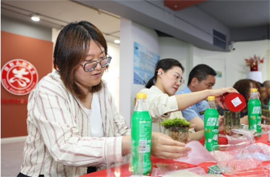 沈阳:环保社团志愿者为生物多样性保护播撒绿色希望